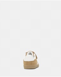 Kicks - Kennedy