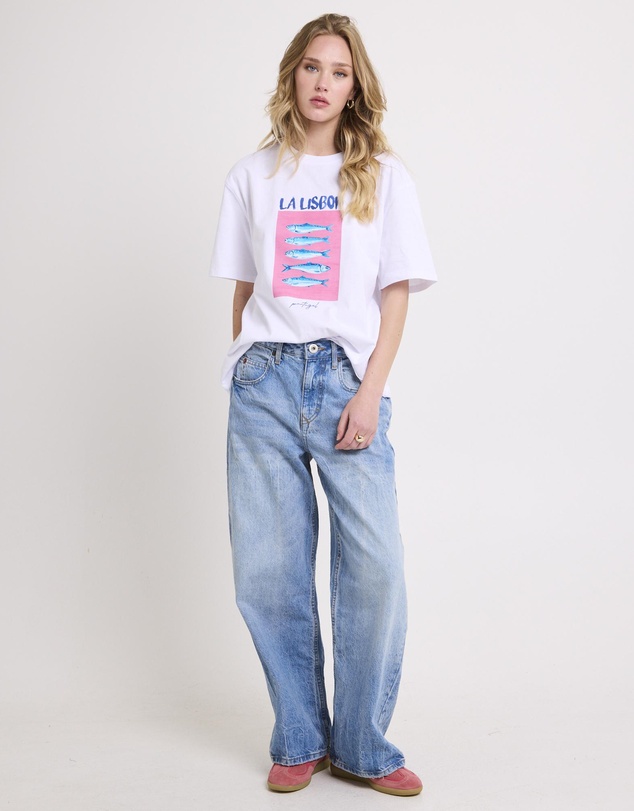 Subtitled - La Lisbon Oversized T-Shirt