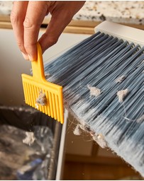 Joseph Joseph - CleanTech™ Wall-Mounted Broom