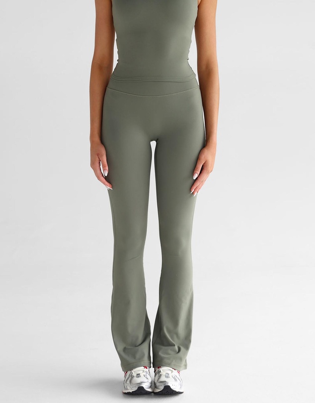 Leelo Active - Classic Flare Leggings - ICONIC EXCLUSIVE