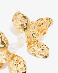 Lovisa - Waterproof Gold Plated Stainless Steel Large Flower Pearl Stud Earrings