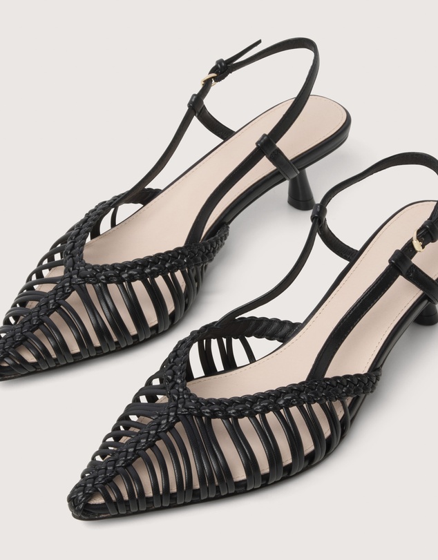 Review - Amira Heel