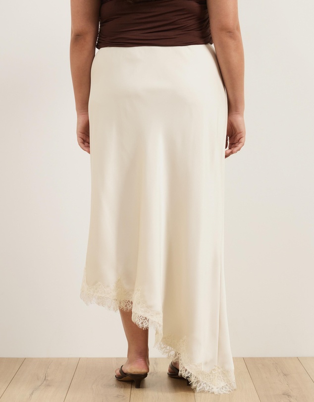 Atmos&Here Curvy - Leoni Asymmetric Lace Satin Skirt