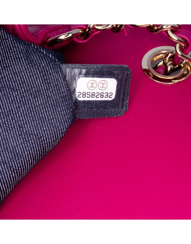 Pre-Loved by Azura Reborn - Pre-Loved chanel Leather Shoulder Bag with Flap Closure and Chain-Link Shoulder Strap