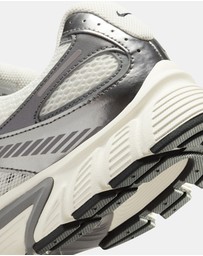 Nike - Nike V5 RNR - Men's