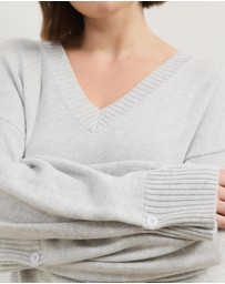 Atmos&Here Curvy - April Classic V-Neck Knit Jumper