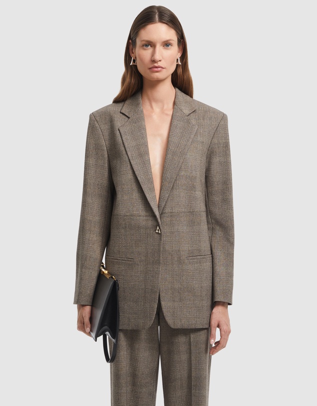 Aeron - Mercedes Blazer