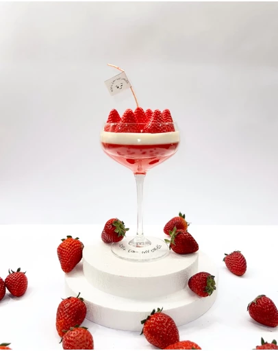 Don't Eat My Candle - Strawberry Martini Cocktail Candle - Triple Pour (310g)
