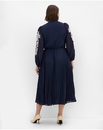City Chic - Adorn Sleeve Pleat Midi Dress