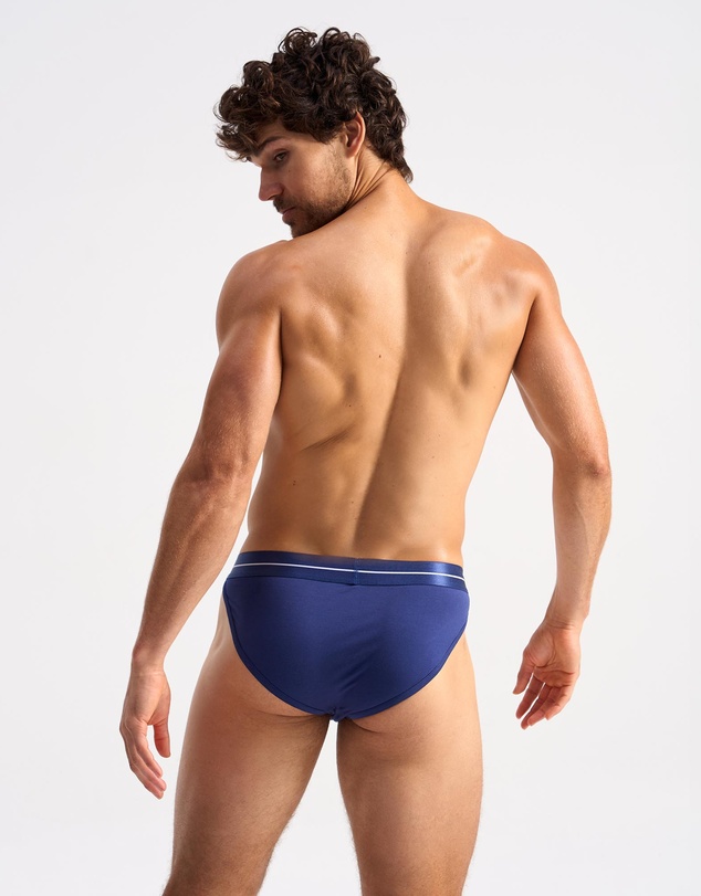 TEAMM8 - Icon Sport Brief