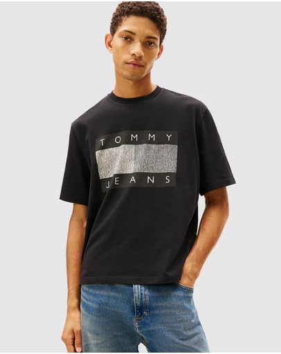 Tommy Jeans - 90s Distressed Flag Tee