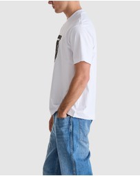 Wrangler - Distorted Carmy Tee