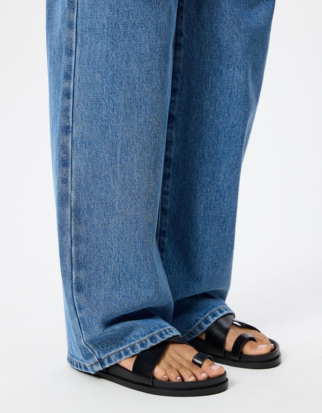 AERE - Leather Crossover Footbed Sandals