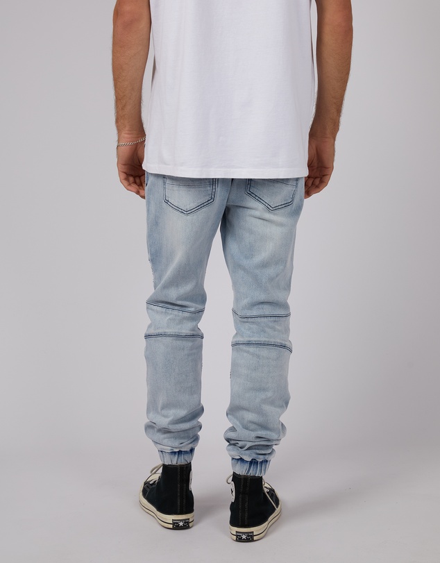 Silent Theory - Fang Moto Jean