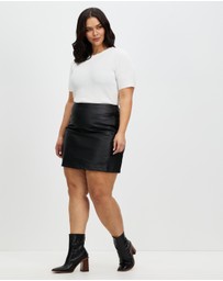 Atmos&Here Curvy - Elora PU Mini Skirt