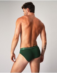 TEAMM8 - Icon Brief