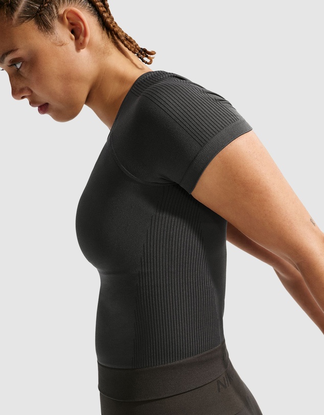 Nike - Nike Pro Seamless Dri-FIT T-Shirt