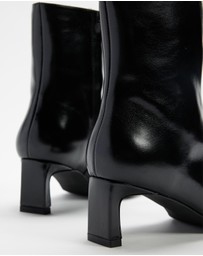 AERE - Isabel Heeled Leather Ankle Boots
