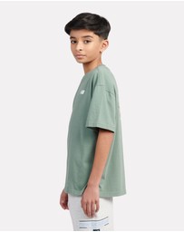 New Balance - Back Graphic Queue Tee