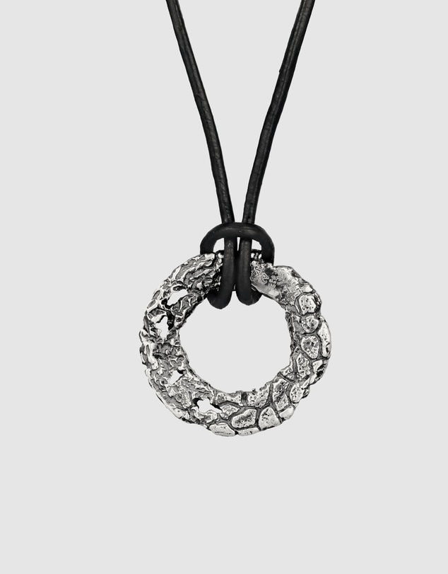 Kuzzoi - Cracked Silver Circle Pendant Leather Necklace