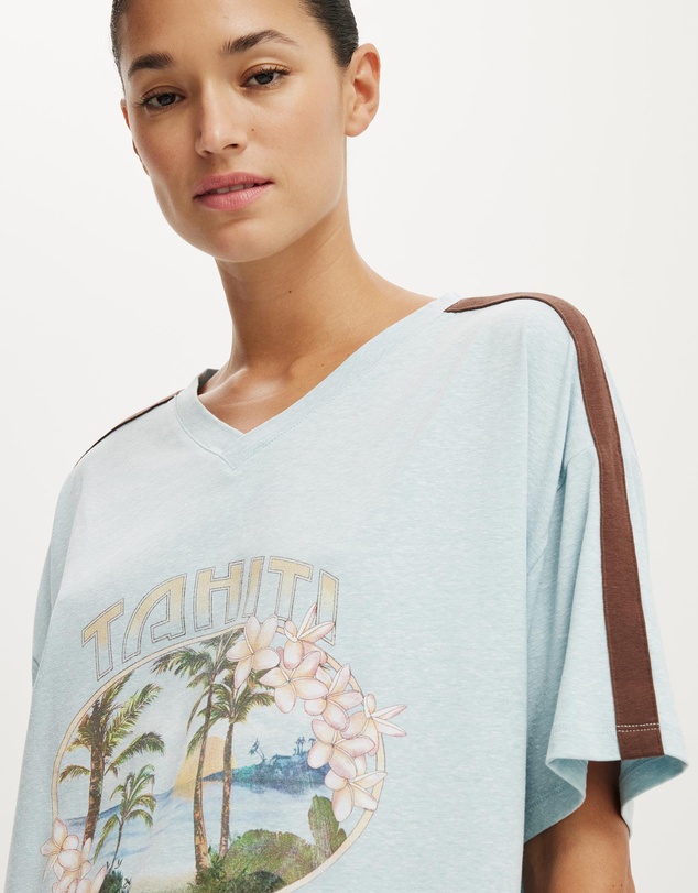 Cotton On - V Neck Vacay Graphic Tee