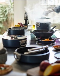 Joseph Joseph - Space Non-stick Frying Pan with Folding Handle - 30 cm
