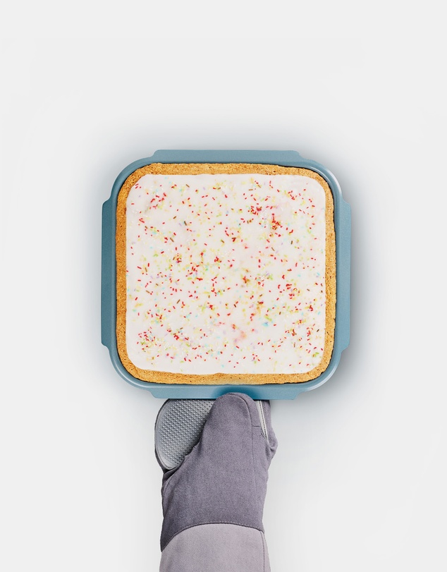 Joseph Joseph - Nest™ Bake Medium Non-Stick Baking Tray with Easy-Pull Handles