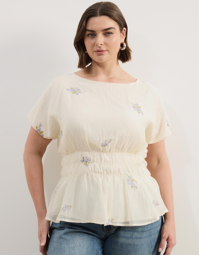 Atmos&Here Curvy - Embroidered Gathered Top