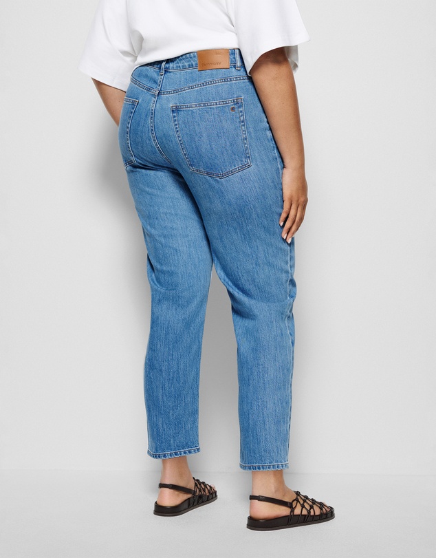 Commonry - The High Rise Crop Girlfriend Jean