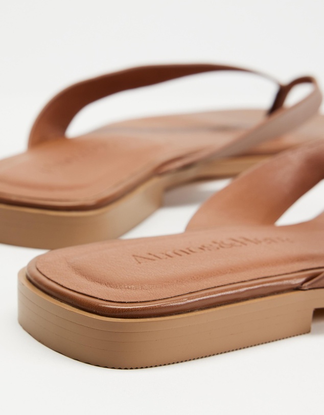 Atmos&Here - Dasha Leather Thong Sandals