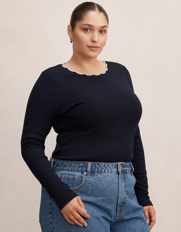 Forever New Curve - Rebecca Curve Scallop Long Sleeves Top
