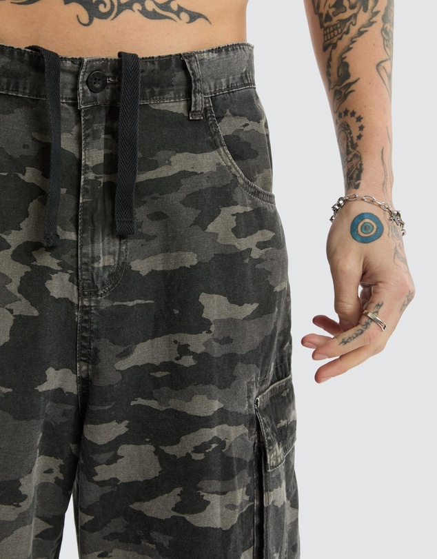 Kiss Chacey - K7 Super Baggy Cargo Shorts