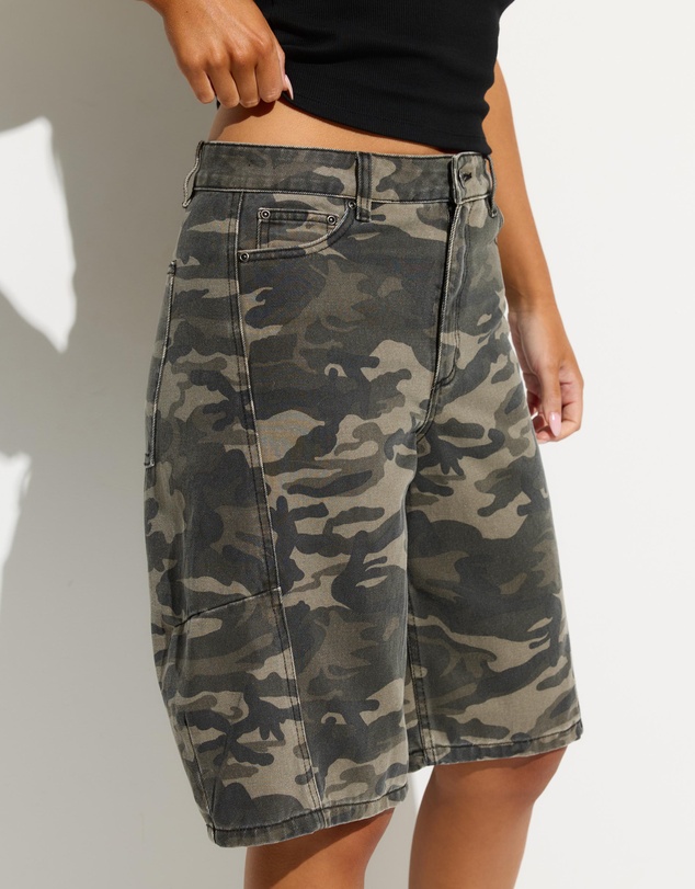 Dazie - Austin Mid Rise Camo Barrel Jorts