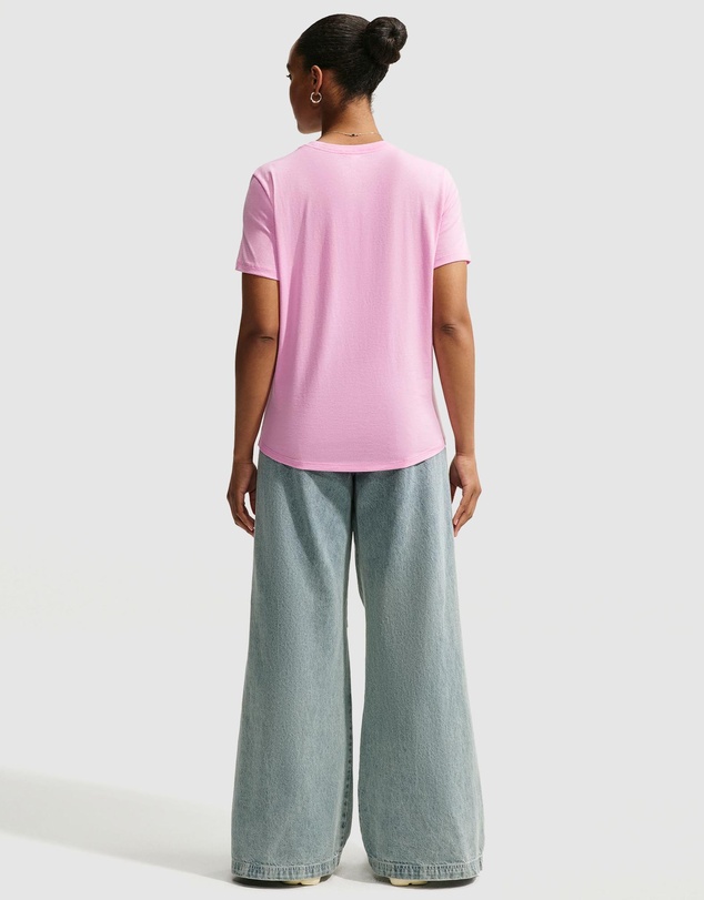 Nike - Sportswear Club Essentials T-Shirt