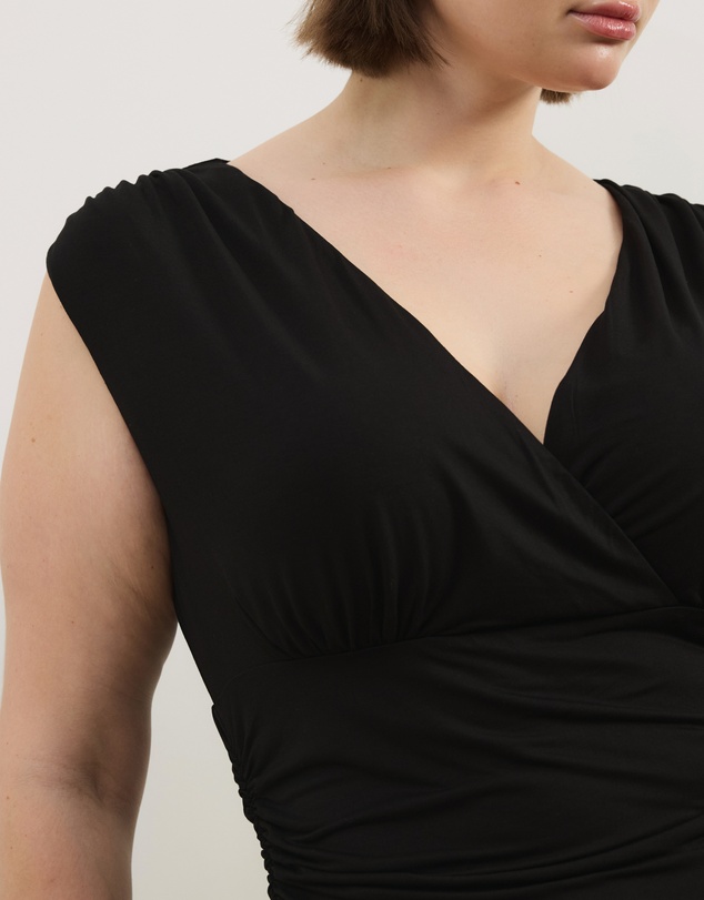 Atmos&Here Curvy - Savannah V Neck Ruched Top