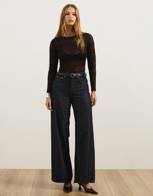 Atmos&Here - Tia Long Sleeve Lace Top