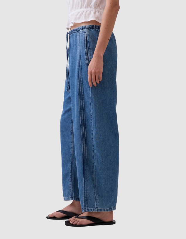 GAP - Mid Rise UltraSoft Easy Barrel Jeans