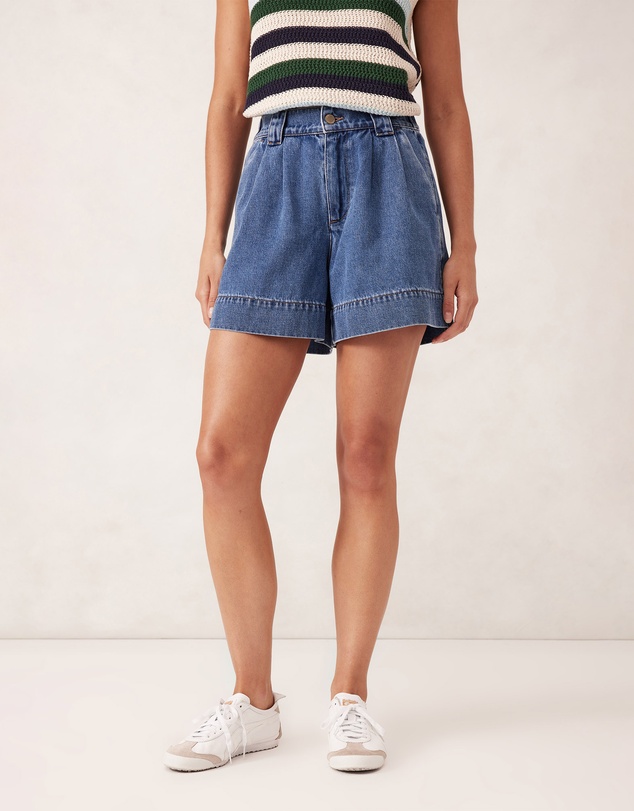Ceres Life - Billie Pleat Front Short
