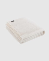 St Albans - Alpaca Throw Oyster