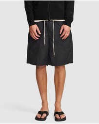 Larriet - Scale Shorts