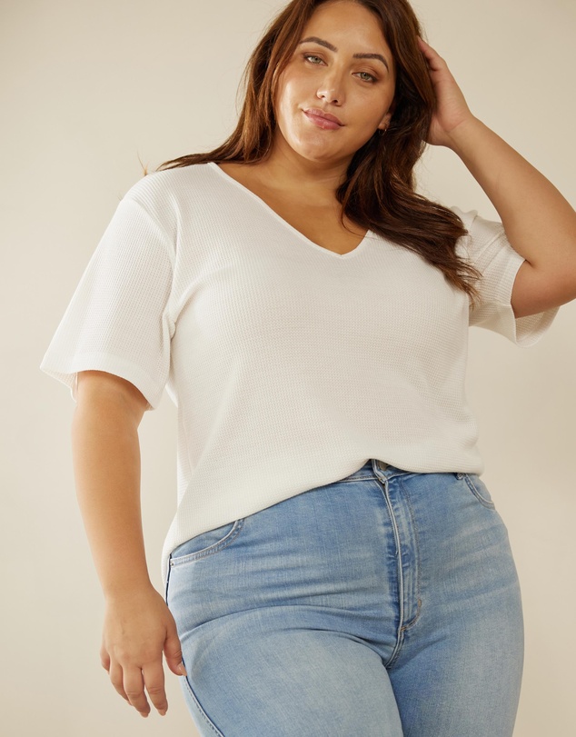 Atmos&Here Curvy - Sasha Waffle V-Neck Tee
