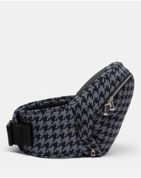 portier - The Brio Belt Toddler Carrier - Onyx Houndstooth