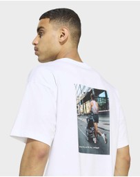 adidas Performance - RUNNERS WE ARE DIFFERENT GRAPHIC T-SHIRT Mens