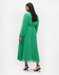 City Chic - Plus size Georgina Pleat Maxi Dress - kelly green