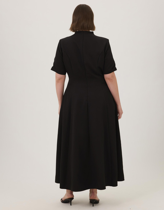 Atmos&Here Curvy - Arlo Short Sleeve Button V-Neck Maxi Dress