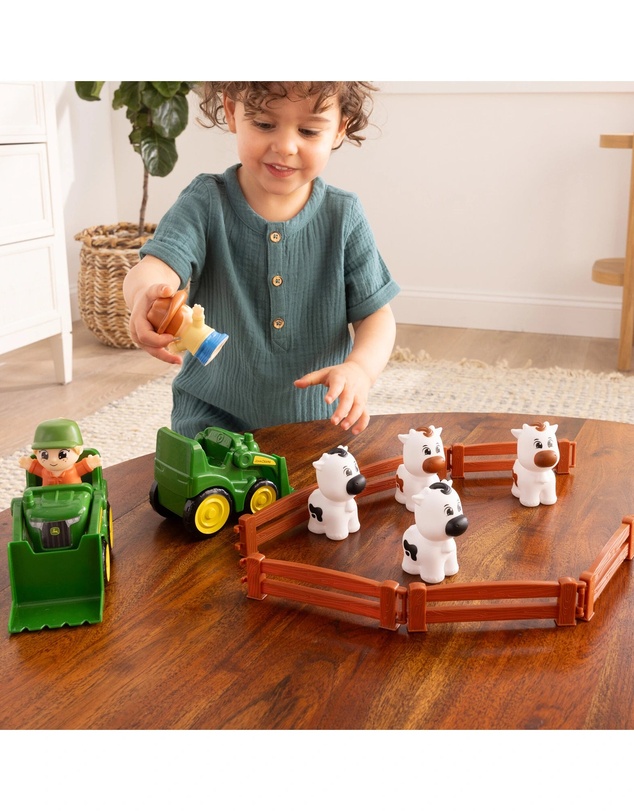 John Deere - The Cows are Out Farm Set