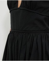 Calli - Contrast Bind Halter Midi Dress