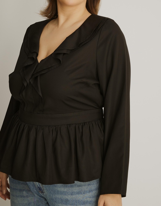 Atmos&Here Curvy - Lyric V-Neck Ruffled Long Sleeve Top