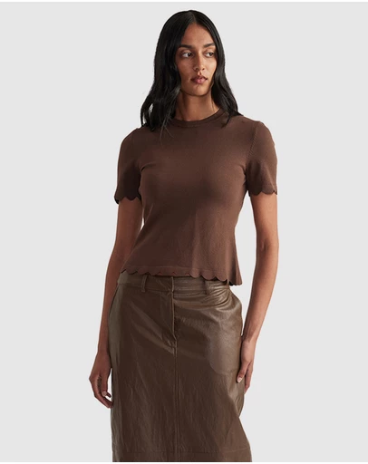 Decjuba - Kai Scallop Edge Tee