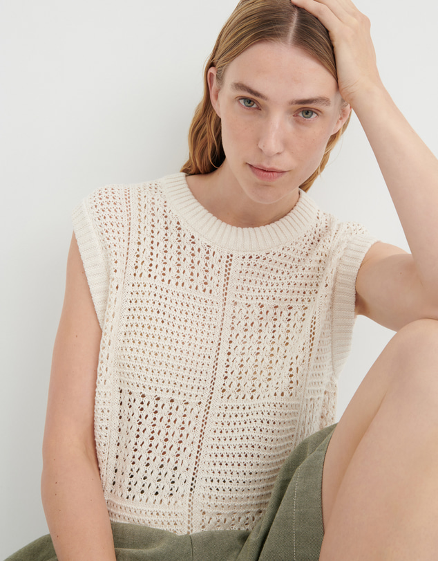 Kowtow - Verse Top